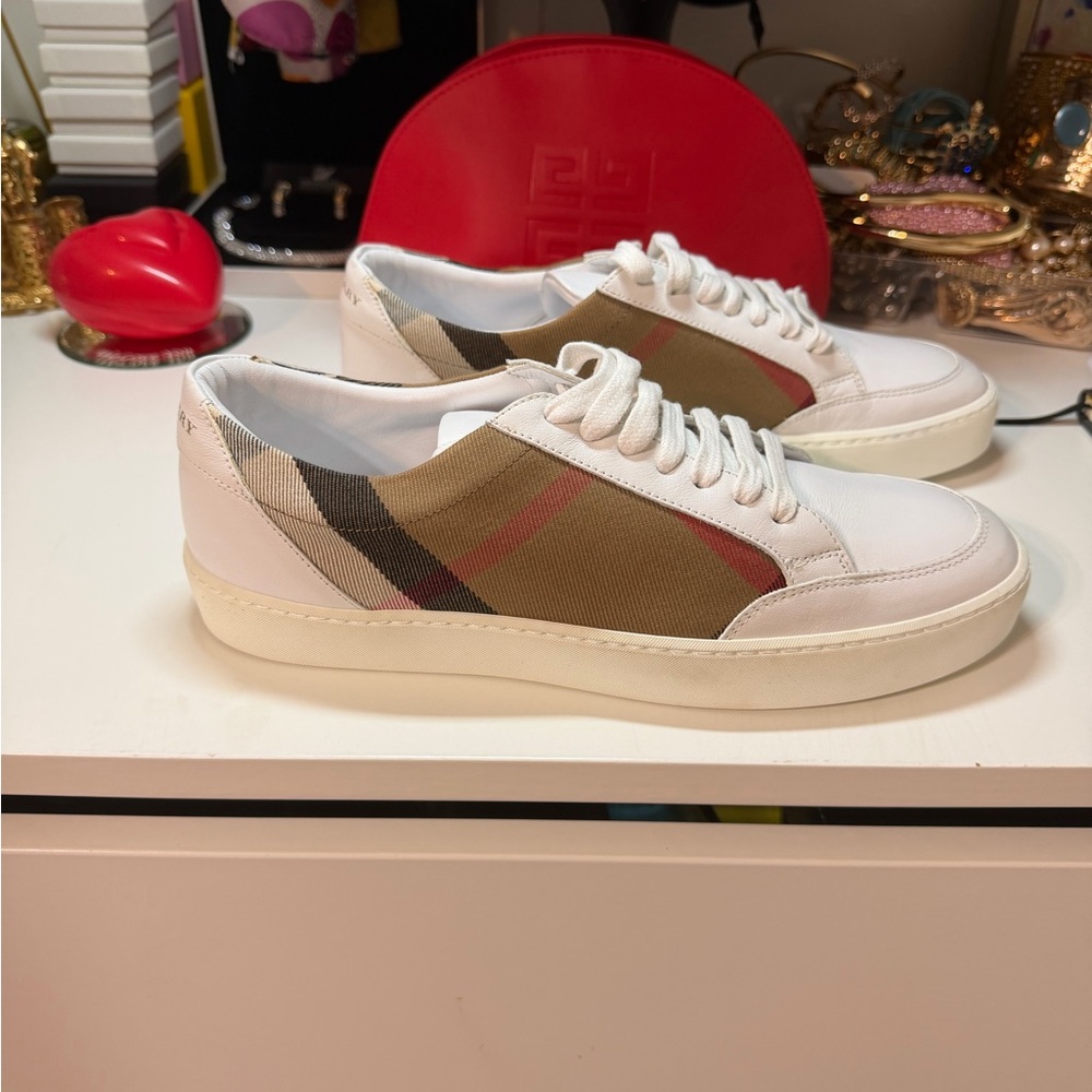 Burberry Men's White and Tan Sneakers